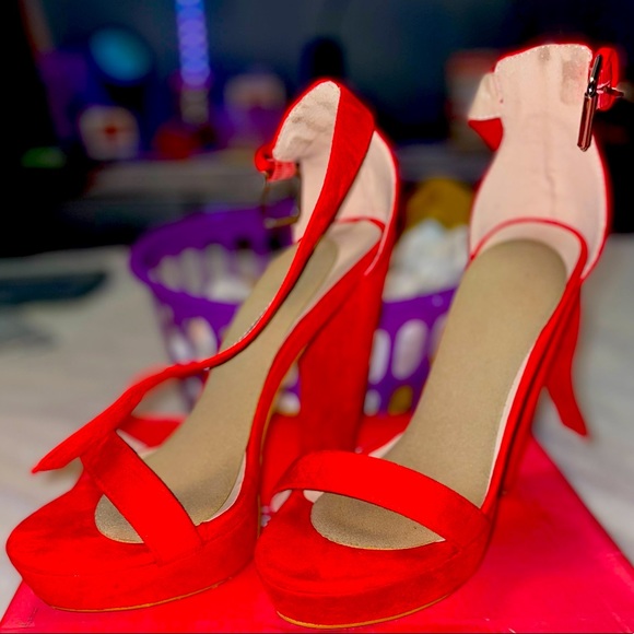 Women's Red Hi-Lo High Heel Platform Pump Sandals - Picture 2 of 3